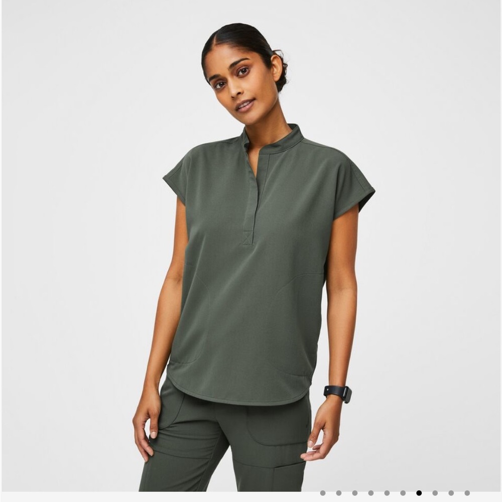 FIGS Rafaela™ Oversized Scrub Top (Moss)